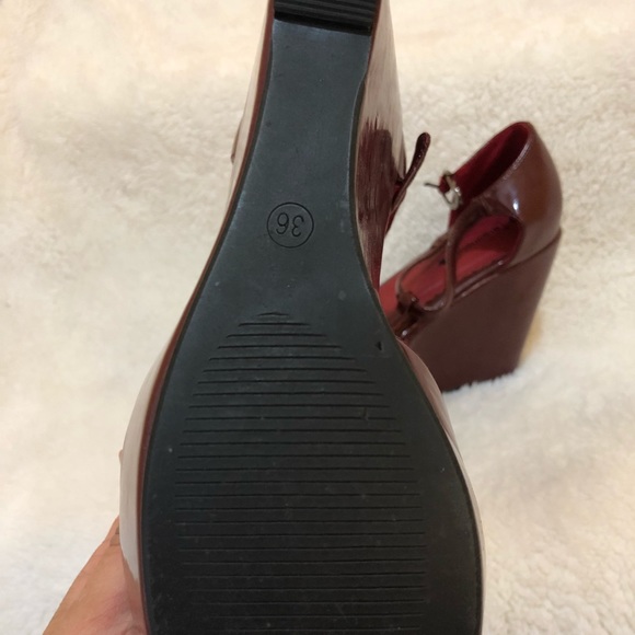 Red Wedges - Picture 2 of 2
